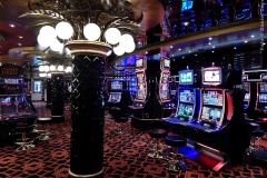 O casino de bordo se chama Delle Palme e tem mesas de jogo e caça níqueis