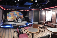 Já no deck 8, está localizado o Cavern Club, reprodução do famoso bar de Liverpool que projetou os Beatles e outras bandas