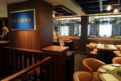 O restaurante fica localizado em área que também conta com o Wine Bar do navio e o Ocean Blue, especializado em frutos do mar