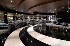 O Zebra Bar é o maior lounge a bordo
