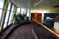 A discoteca do navio está localizada na popa, no deck 5