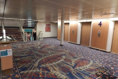 Lobby de elevadores do navio