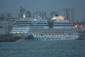 Saga Sapphire e AIDAbella em Lisboa, Portugal.