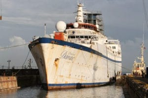 Princess Danae entra em doca seca para transformar-se em Lisboa