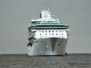 Royal Caribbean leva crianças de projeto social para um dia no Splendour of the Seas