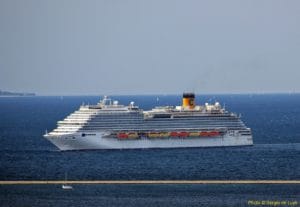 Costa Diadema reúne arte pop inspirada no universo da realeza