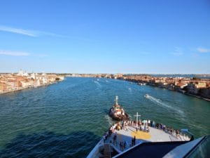 Tribunal derruba decreto que proibia navios grandes em Veneza