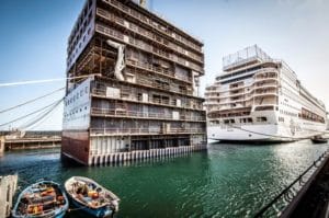 MSC Sinfonia entra em estaleiro para alongamento e revitalização