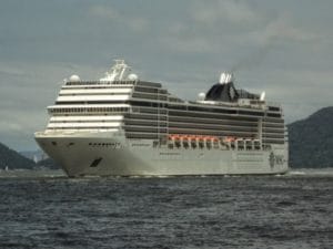 MSC Poesia tem novos horários para operações em Santos