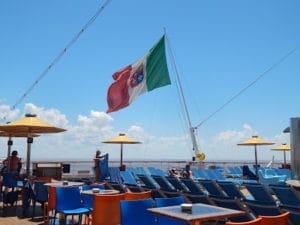 Costa Fascinosa recebe a bordo autoridades e empresários italianos
