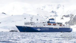 Ocean Atlantic e Ocean Endeavour se dirigem ao Rio de Janeiro